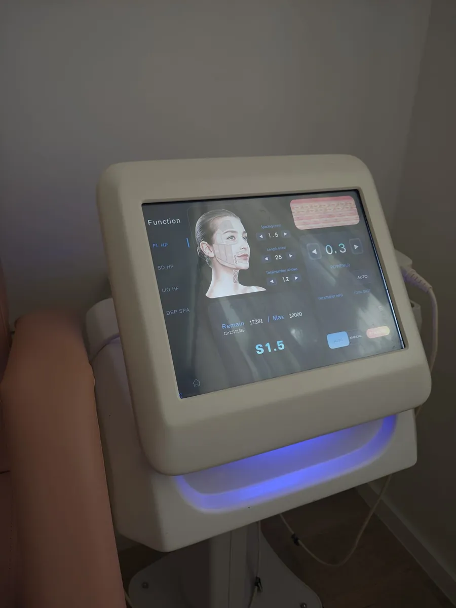 HIFU-Gerät im Behandlungsraum von Rox Beauty Wien